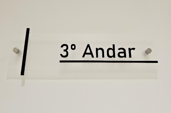 sinalética decorativa